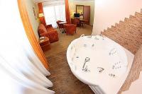 Hotel Aquarell Cegléd akciós jacuzzis hotelszobája wellness hétvégére Hotel Aquarell Cegléd akciós jacuzzis hotelszobája wellness hétvégére
