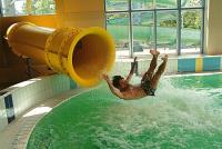 Élménymedence és jacuzzi a 4* Corvus Aqua Wellness Hotelben Orosházán Élménymedence és jacuzzi a 4* Corvus Aqua Wellness Hotelben Orosházán