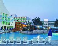 Hévíz Hotel NaturMed Carbona - Csúszdázás a szabadtéri élményfürdőben Hévíz Hotel NaturMed Carbona - Csúszdázás a szabadtéri élményfürdőben