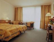 Hotel Carbona négycsillagos luxusszállódája Hévizen - Kétágyas szoba a Naturmed Hotel Carbonában. Hotel Carbona négycsillagos luxusszállódája Hévizen - Kétágyas szoba a Naturmed Hotel Carbonában.