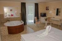 Jakuzzis hotelszoba Miskolctapolcán a Calimbra Wellness Hotelben Jakuzzis hotelszoba Miskolctapolcán a Calimbra Wellness Hotelben