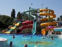 Szegedi Napfényfürdő Aquapolis a Hotel Forrás szegedi szállodával egybeépítve Szegedi Napfényfürdő Aquapolis a Hotel Forrás szegedi szállodával egybeépítve