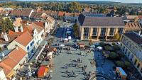 Háromcsillagos kőszegi szálloda - Hotel Írottkő teraszáról csodás kilátás nyílik a főtérre Háromcsillagos kőszegi szálloda - Hotel Írottkő teraszáról csodás kilátás nyílik a főtérre