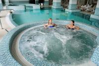 Wellness medence a Két Korona Wellness és Konferencia szállodában Wellness medence a Két Korona Wellness és Konferencia szállodában