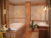 Nefelejcs Hotel fürdőszobája Mezőkövesden elegáns környezetben Nefelejcs Hotel fürdőszobája Mezőkövesden elegáns környezetben